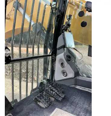 Crawler excavator CAT 320GPS: picture 19
