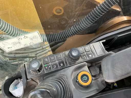Crawler excavator CAT 320GPS: picture 22
