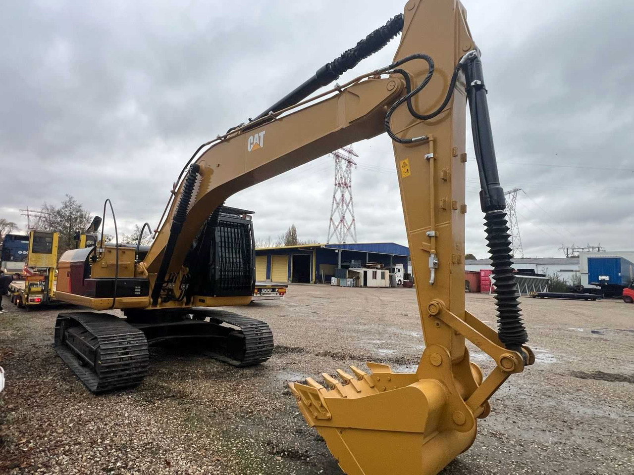 CATERPILLAR - 2016 - 320 D2 - CRAWLER EXCAVATOR - Excavator: picture 2 CATERPILLAR - 2016 - 320 D2 - CRAWLER EXCAVATOR - Excavator: picture 2