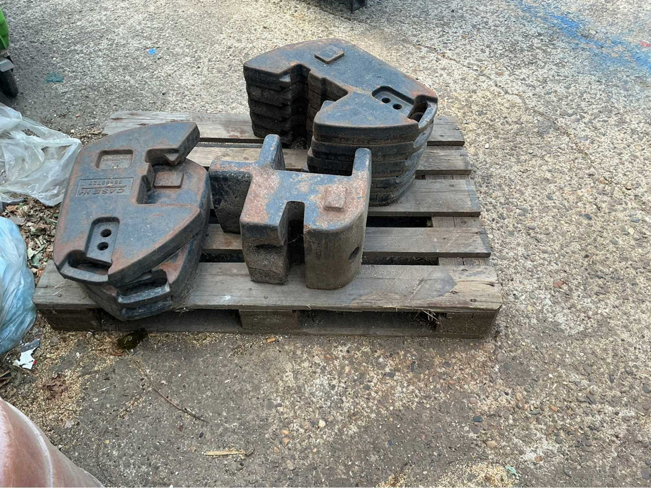 Case IH 86988727 - Front loader for tractor: picture 2 Case IH 86988727 - Front loader for tractor: picture 2