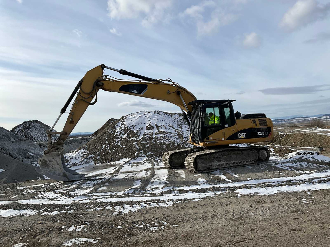 Cat 323D LN - Crawler excavator: picture 1 Cat 323D LN - Crawler excavator: picture 1