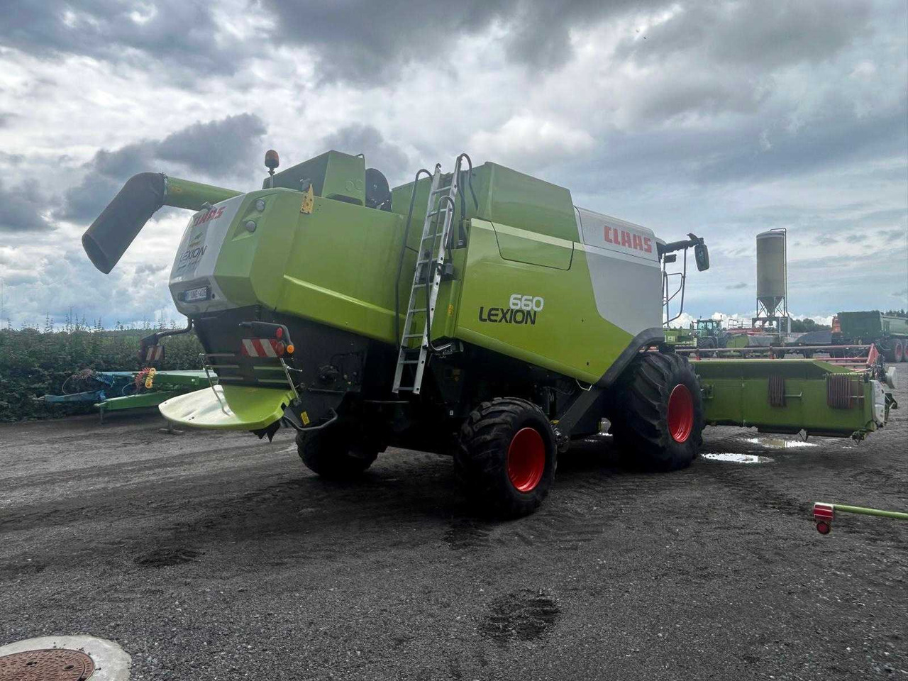 Claas Lexion 660 - Combine harvester: picture 4 Claas Lexion 660 - Combine harvester: picture 4