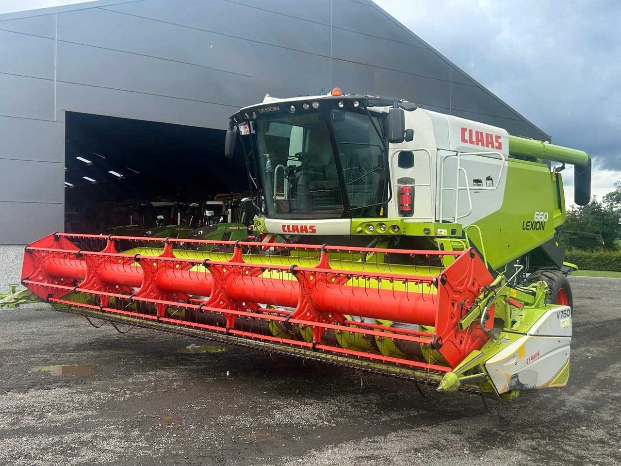 Claas Lexion 660 - Combine harvester: picture 1 Claas Lexion 660 - Combine harvester: picture 1