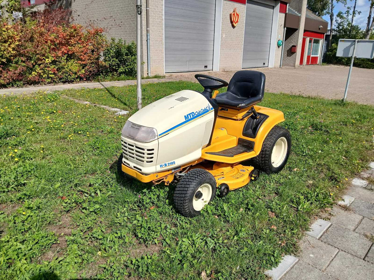 Cub Cadet hds2185 - Garden mower: picture 1 Cub Cadet hds2185 - Garden mower: picture 1
