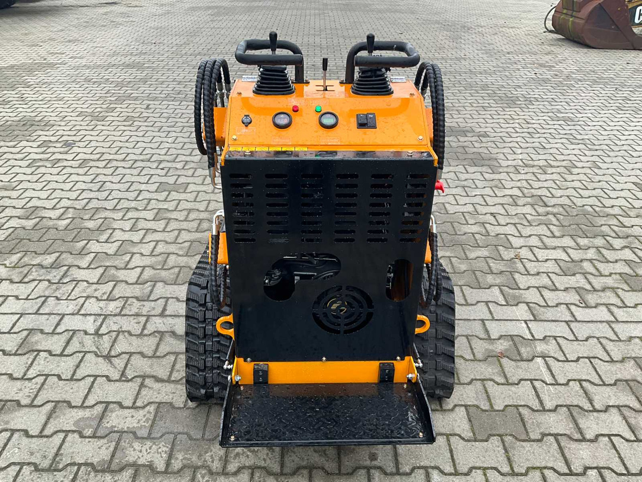 Skid steer loader DPC HT-320: picture 11
