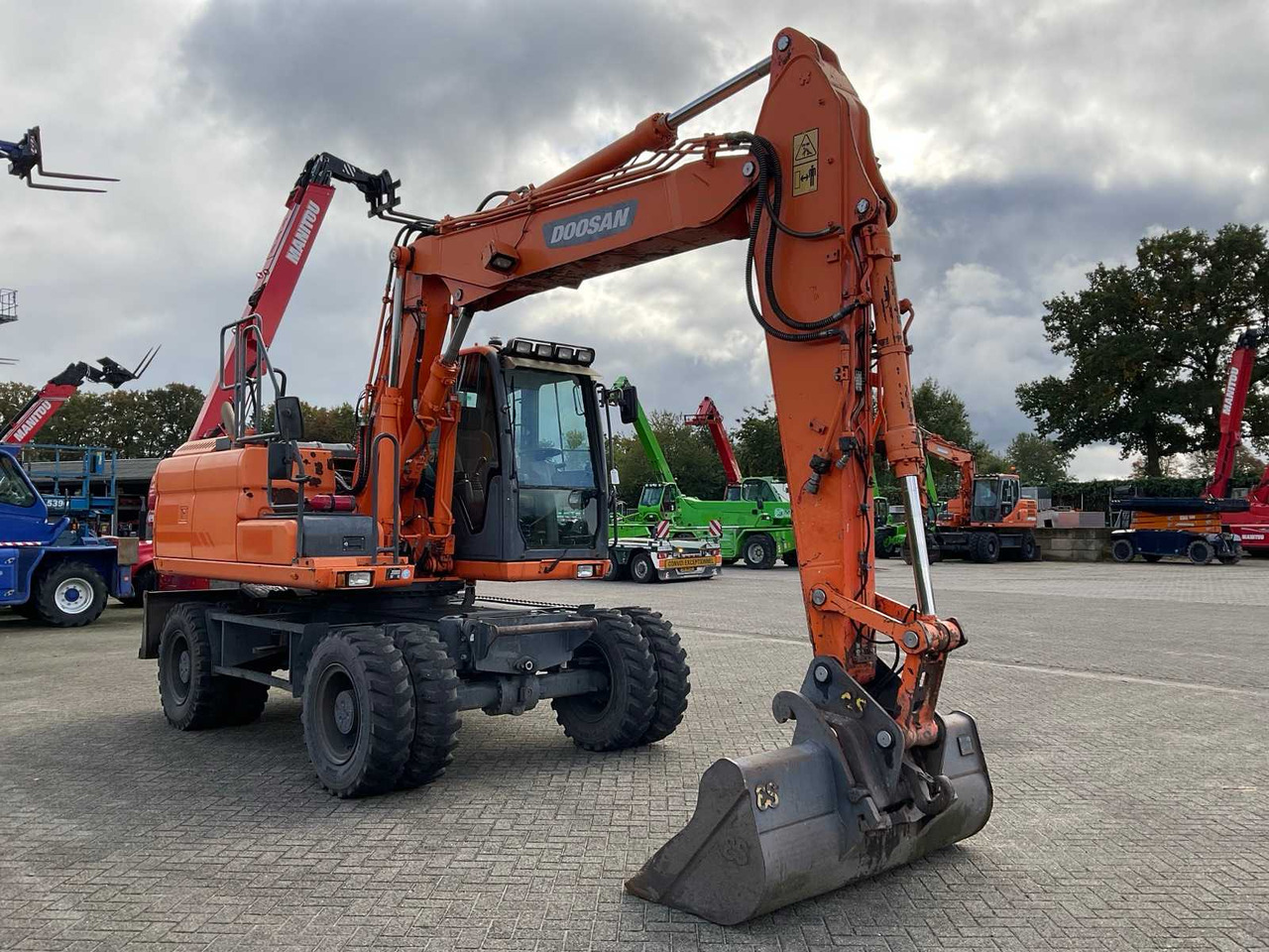 Doosan DX140W-3 - Wheel excavator: picture 4 Doosan DX140W-3 - Wheel excavator: picture 4