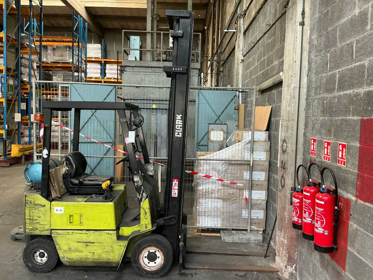 FORKLIFT - Forklift: picture 1 FORKLIFT - Forklift: picture 1