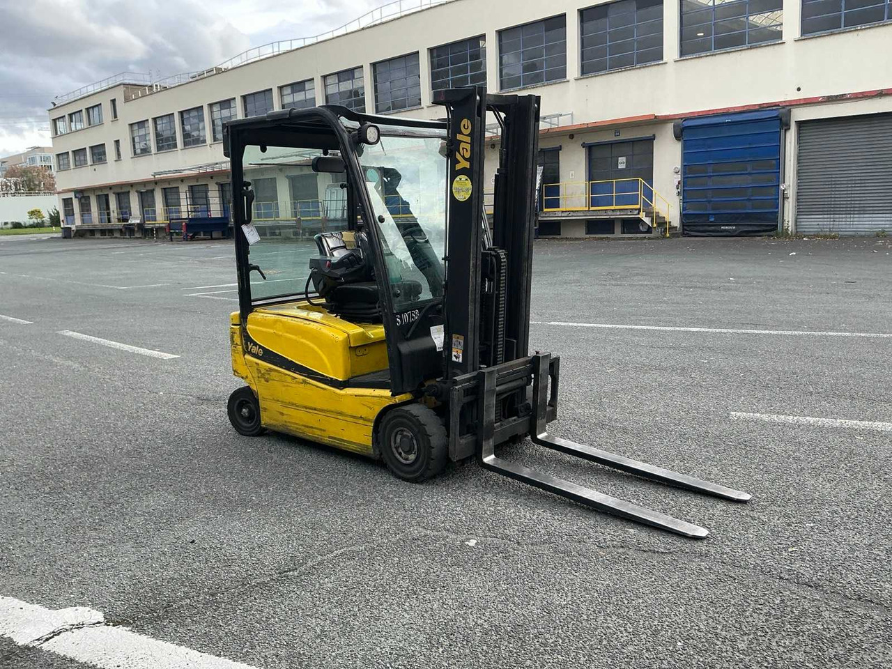 FORKLIFT - Forklift: picture 1 FORKLIFT - Forklift: picture 1