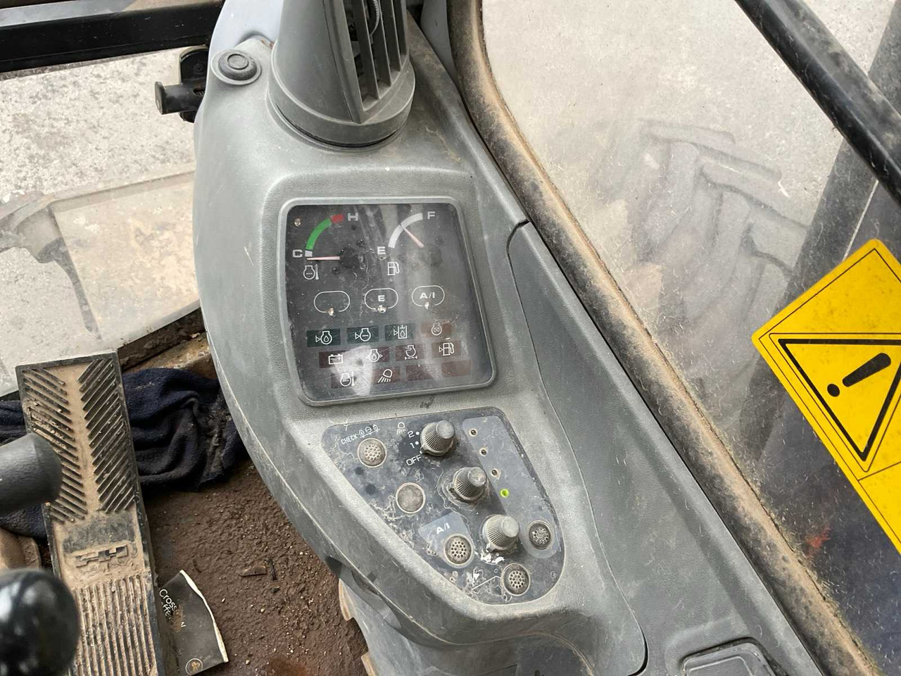 Wheel excavator Fiat Hitachi Etec 815B: picture 29