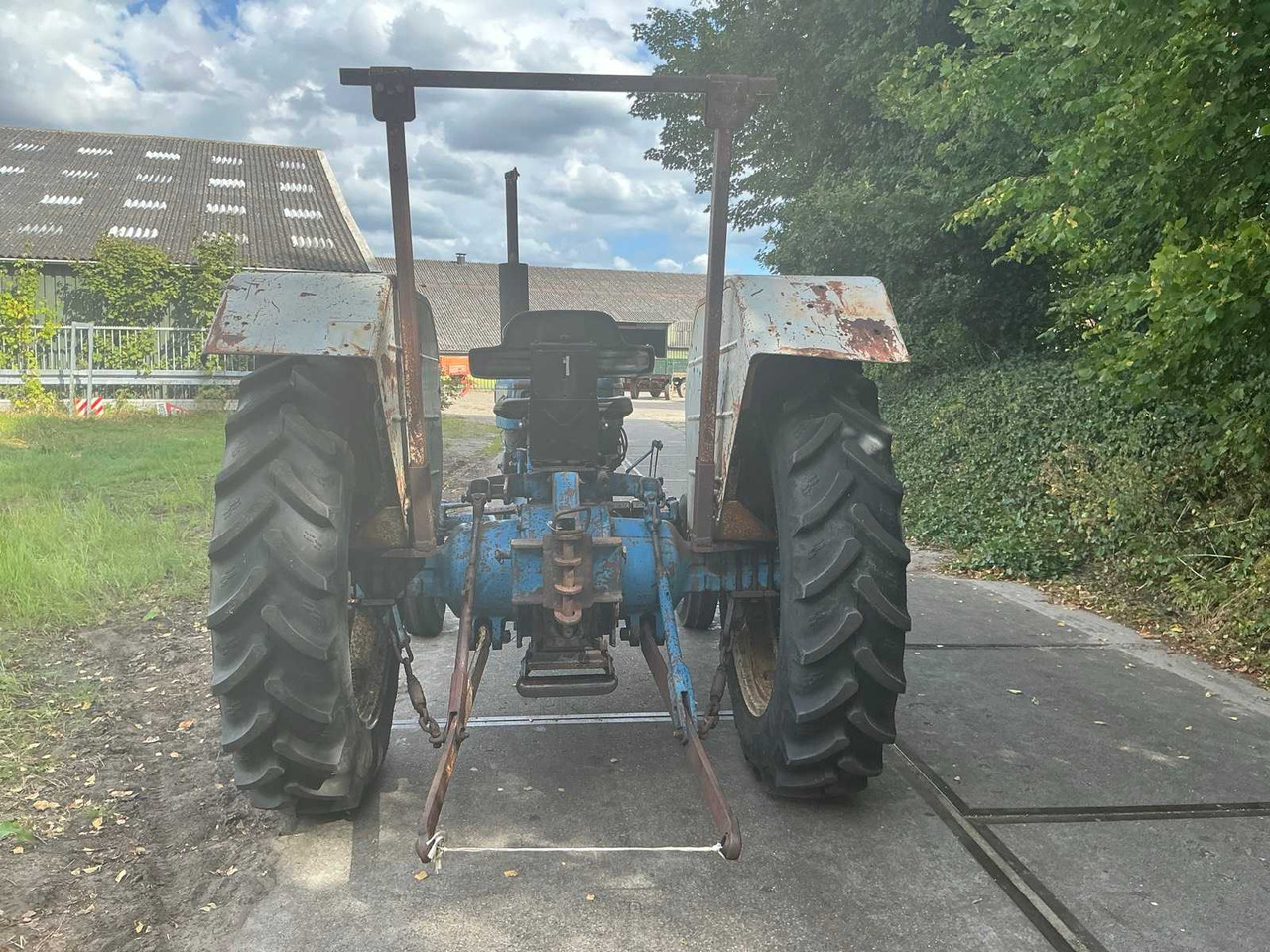 Farm tractor Ford 4000: picture 6