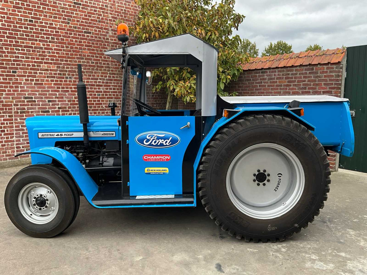 Farm tractor Fordson Super Dexta Autotrac pick-up: picture 8 Farm tractor Fordson Super Dexta Autotrac pick-up: picture 8