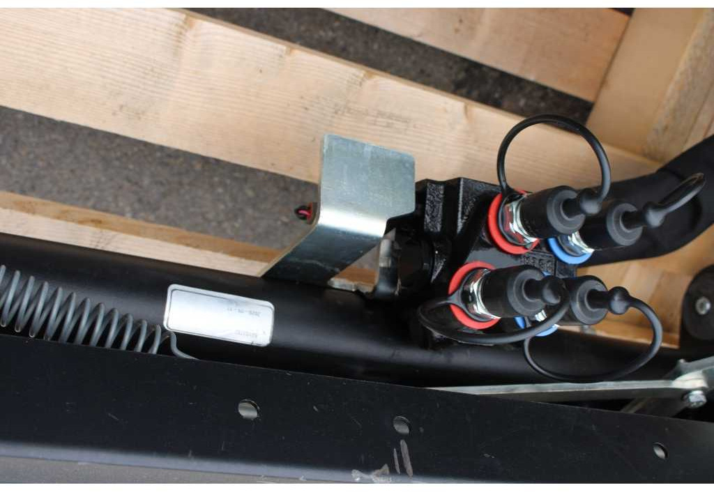 G3LDME 1/2IS031/2SD - Front loader for tractor: picture 4 G3LDME 1/2IS031/2SD - Front loader for tractor: picture 4