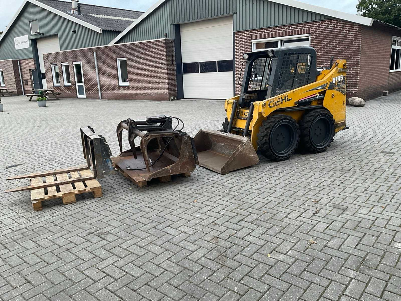 Gehl R105 - Skid steer loader: picture 1 Gehl R105 - Skid steer loader: picture 1
