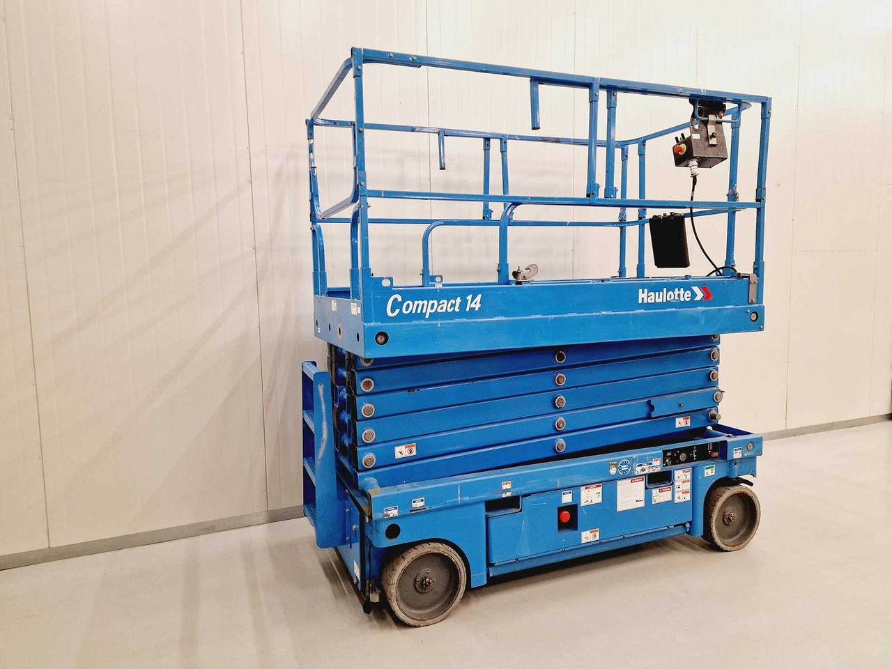 Haulotte Compact 14 - Aerial platform: picture 1 Haulotte Compact 14 - Aerial platform: picture 1