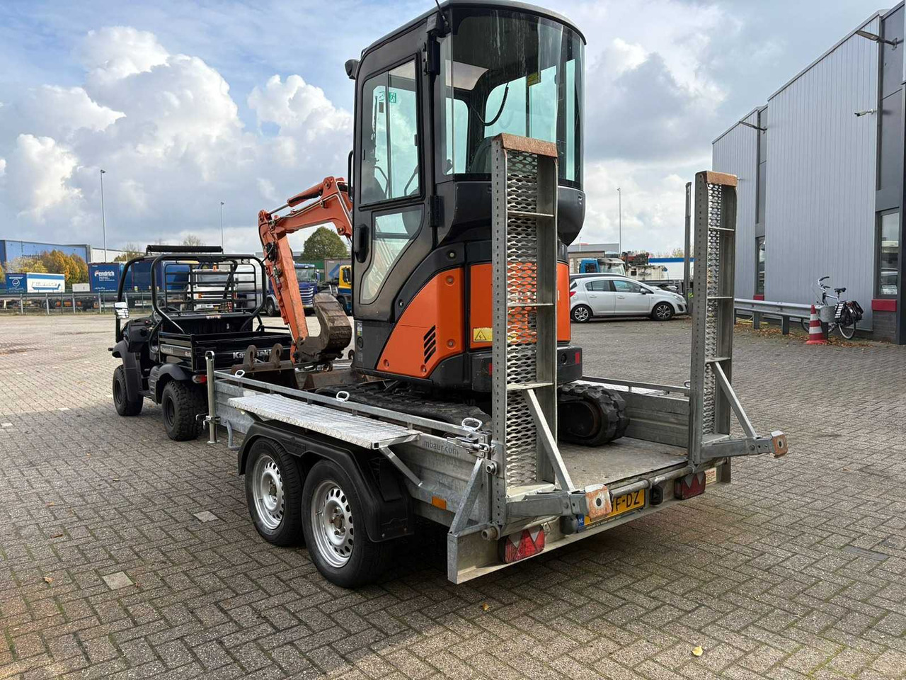 Hitachi HITACHI - ZX17U-2 - MINI EXCAVATOR INCL. ADHERENT - Mini excavator: picture 4 Hitachi HITACHI - ZX17U-2 - MINI EXCAVATOR INCL. ADHERENT - Mini excavator: picture 4