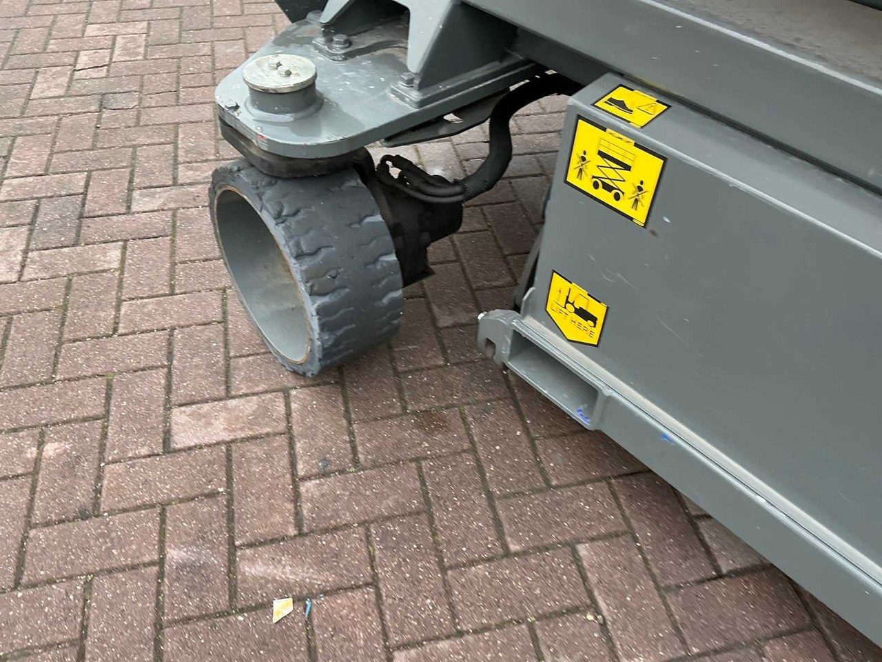 Aerial platform Holland lift HL-7814: picture 11 Aerial platform Holland lift HL-7814: picture 11