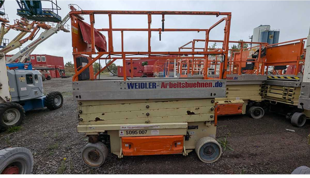 JLG - 2630ES - AERIAL WORK PLATFORMS (NO. 28261) - 2004 - Aerial platform: picture 3 JLG - 2630ES - AERIAL WORK PLATFORMS (NO. 28261) - 2004 - Aerial platform: picture 3