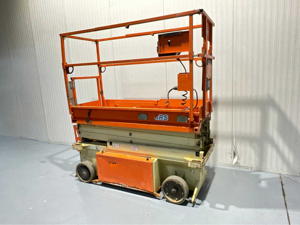JLG -6RS - AERIAL PLATFORM, WORKING HEIGHT 7.8M, EXTENDABLE TO 2.55M, 199 HOURS. YEAR 2015 - Aerial platform: picture 4 JLG -6RS - AERIAL PLATFORM, WORKING HEIGHT 7.8M, EXTENDABLE TO 2.55M, 199 HOURS. YEAR 2015 - Aerial platform: picture 4