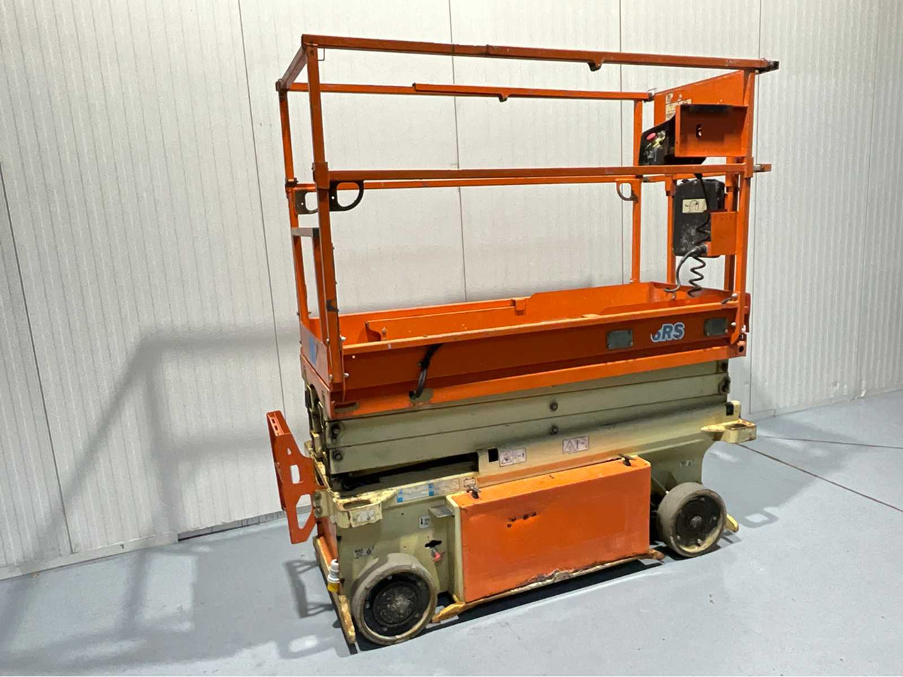 JLG -6RS - AERIAL PLATFORM, WORKING HEIGHT 7.8M, EXTENDABLE TO 2.55M, 199 HOURS. YEAR 2015 - Aerial platform: picture 3 JLG -6RS - AERIAL PLATFORM, WORKING HEIGHT 7.8M, EXTENDABLE TO 2.55M, 199 HOURS. YEAR 2015 - Aerial platform: picture 3