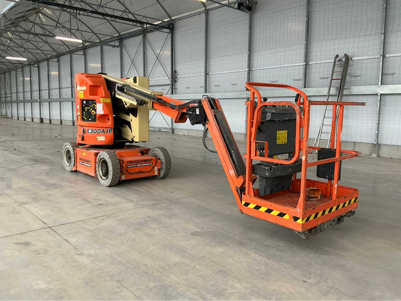 JLG E300AJP - Aerial platform: picture 1 JLG E300AJP - Aerial platform: picture 1