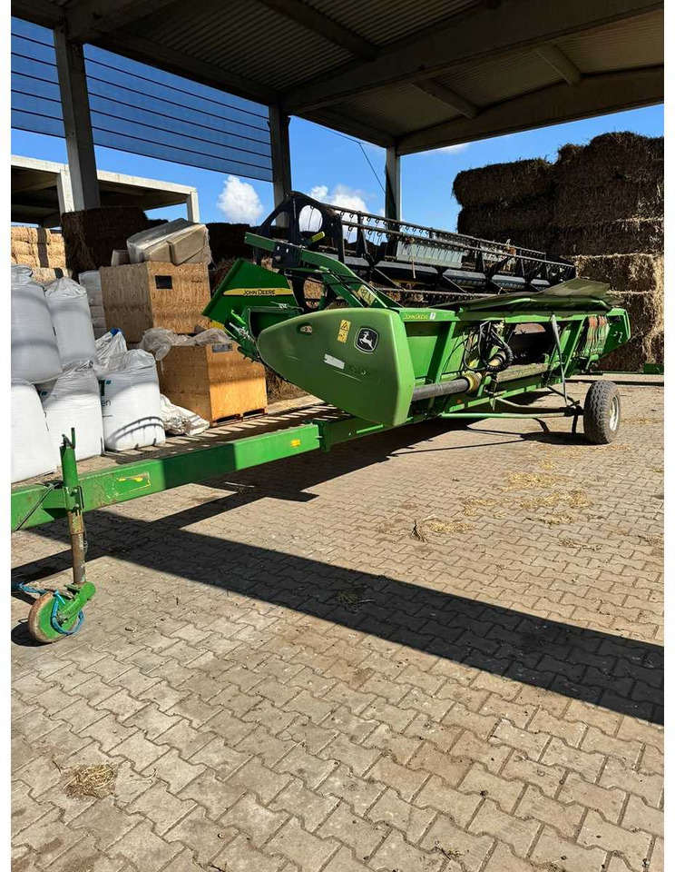 JOHN DEERE JOHN DEERE - 622 - COMBINE HARVESTER - 2002 - Combine harvester: picture 3 JOHN DEERE JOHN DEERE - 622 - COMBINE HARVESTER - 2002 - Combine harvester: picture 3