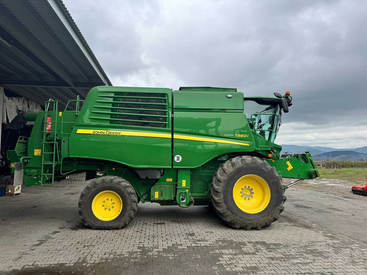 JOHN DEERE T660I - Combine harvester: picture 1 JOHN DEERE T660I - Combine harvester: picture 1