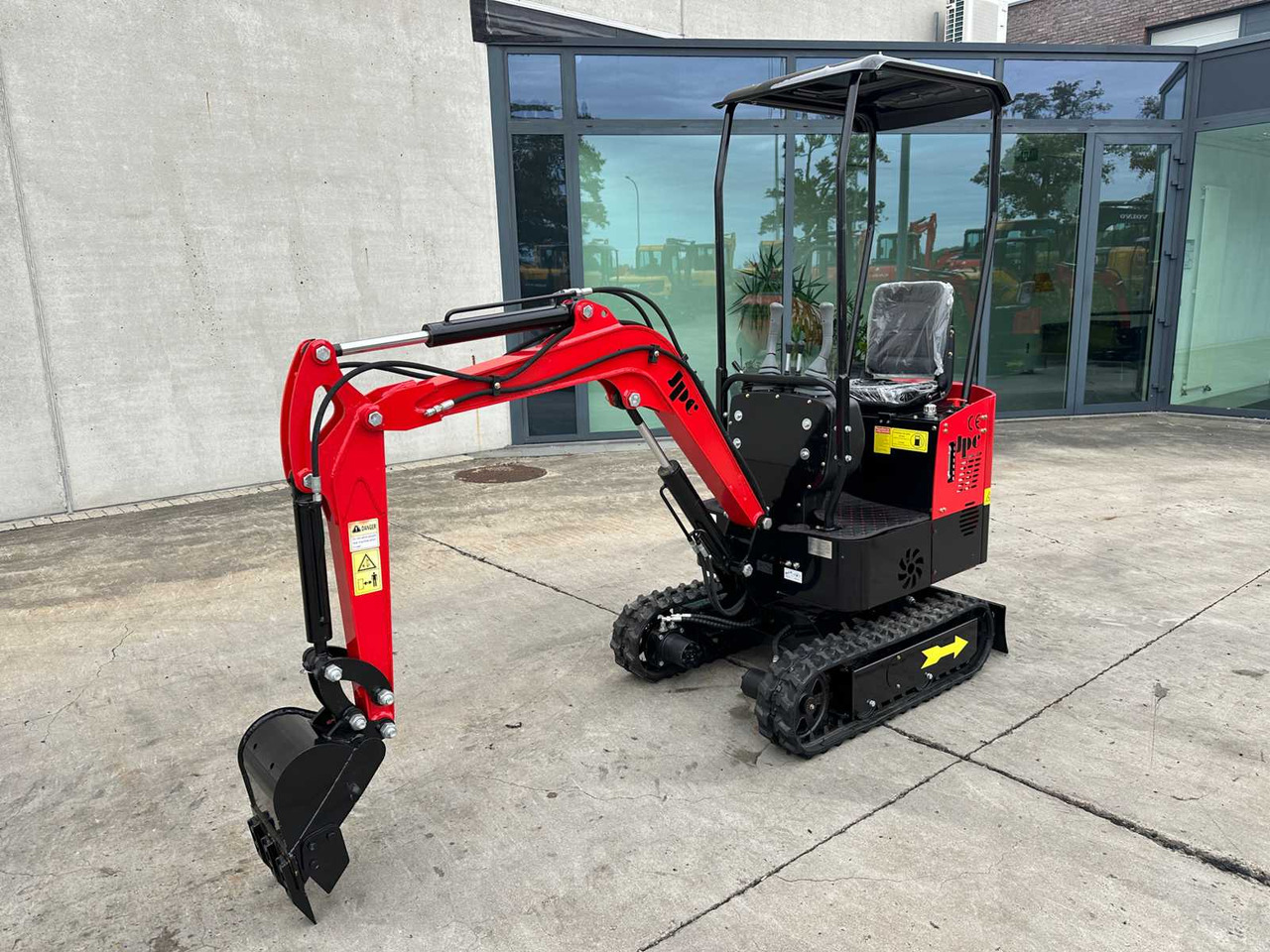 JPC HT12 - Mini excavator: picture 2 JPC HT12 - Mini excavator: picture 2