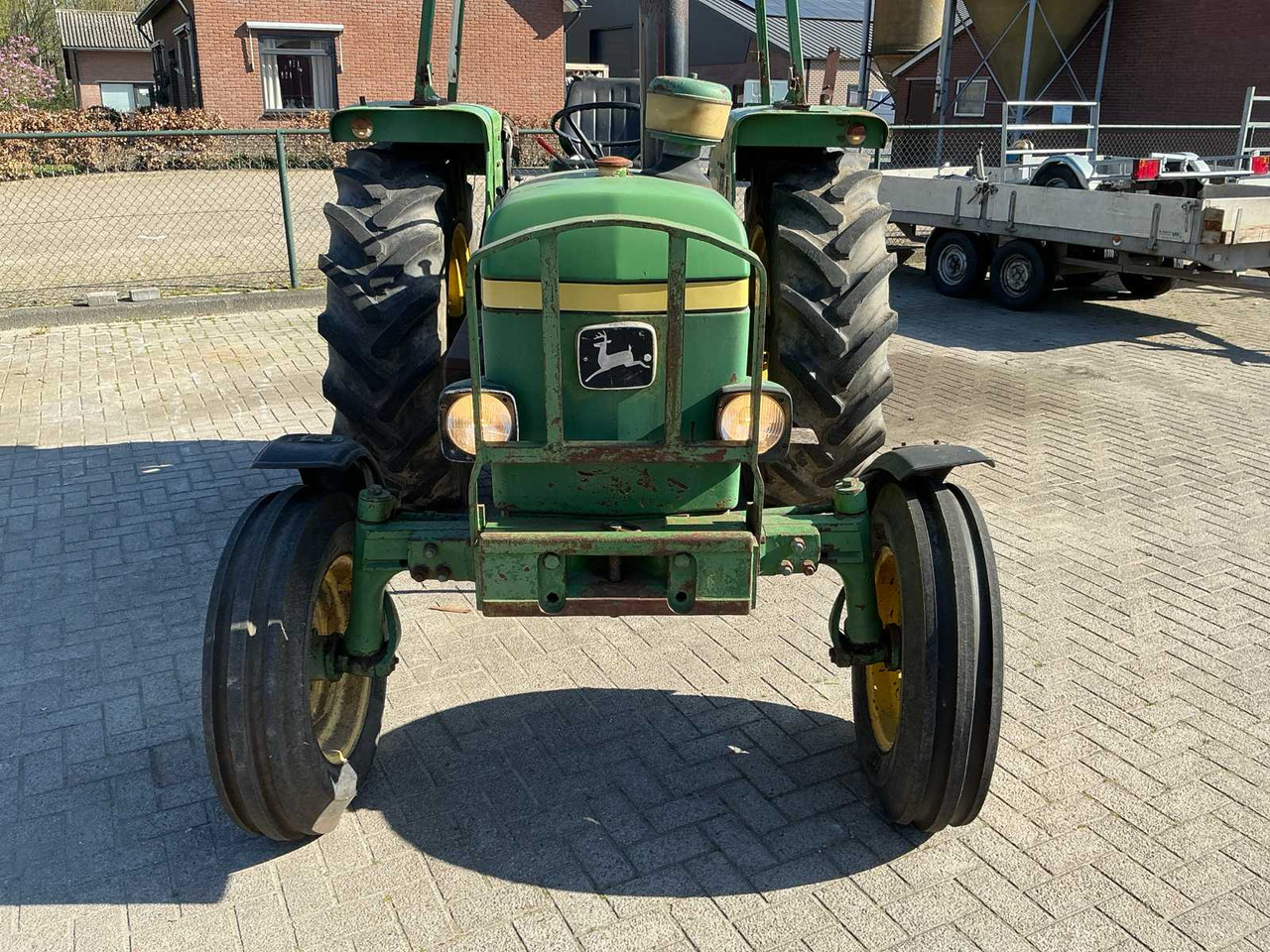 John Deere 2130 - Farm tractor: picture 5 John Deere 2130 - Farm tractor: picture 5