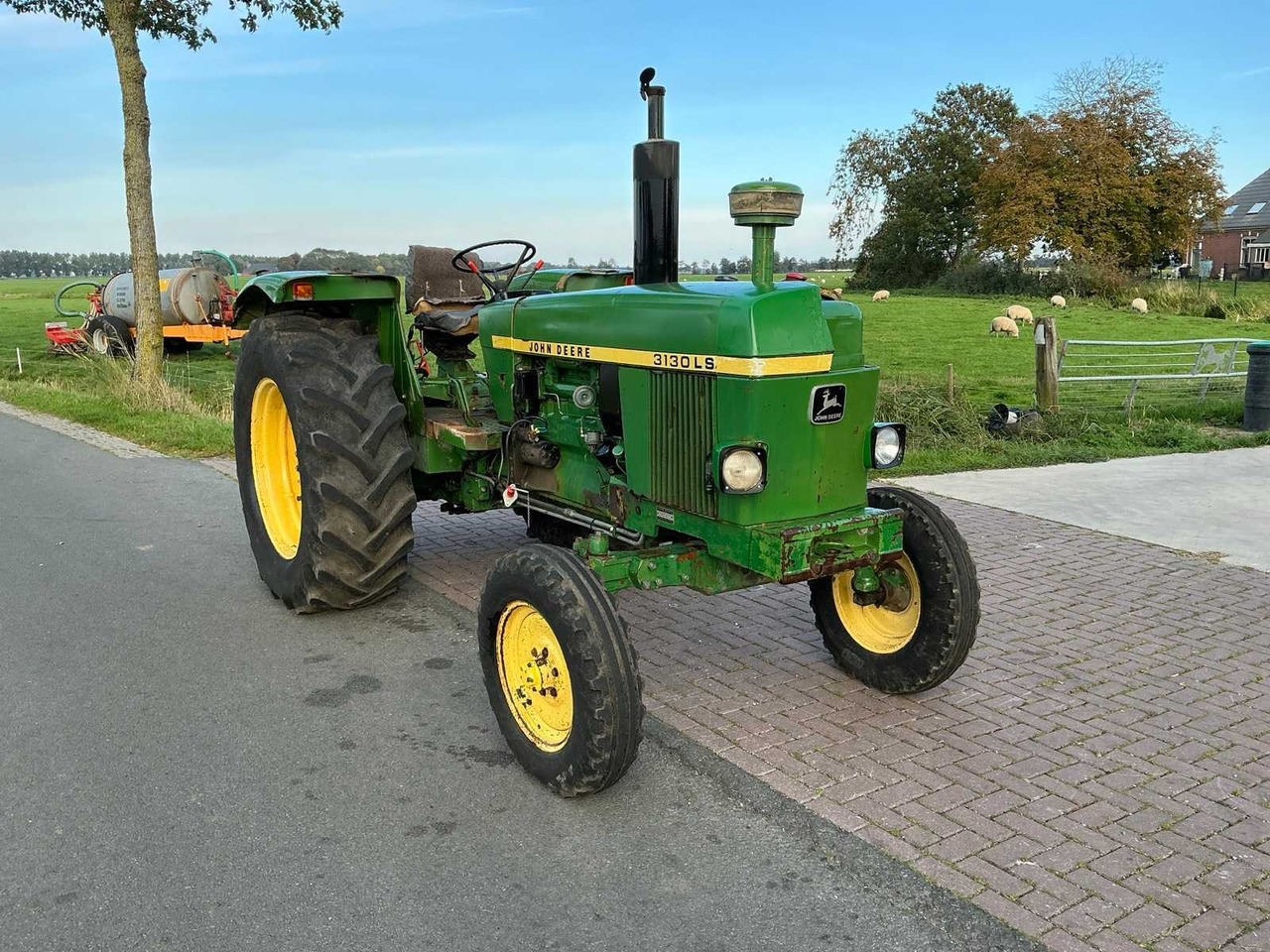 John Deere 3130 - Farm tractor: picture 3 John Deere 3130 - Farm tractor: picture 3