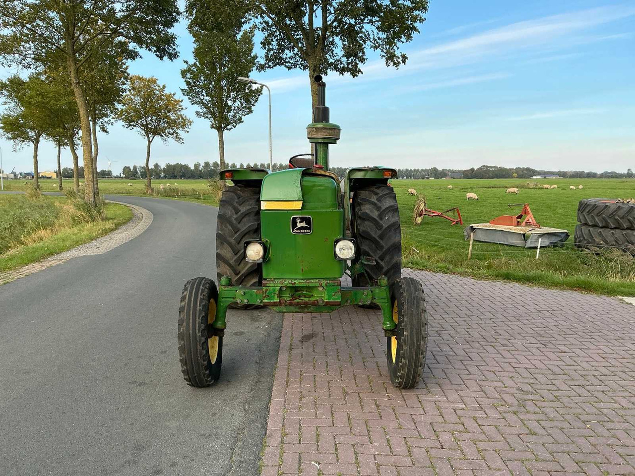 John Deere 3130 - Farm tractor: picture 2 John Deere 3130 - Farm tractor: picture 2