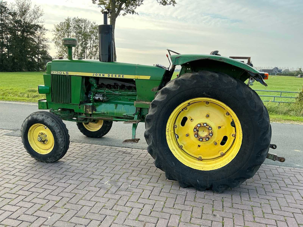 John Deere 3130 - Farm tractor: picture 4 John Deere 3130 - Farm tractor: picture 4