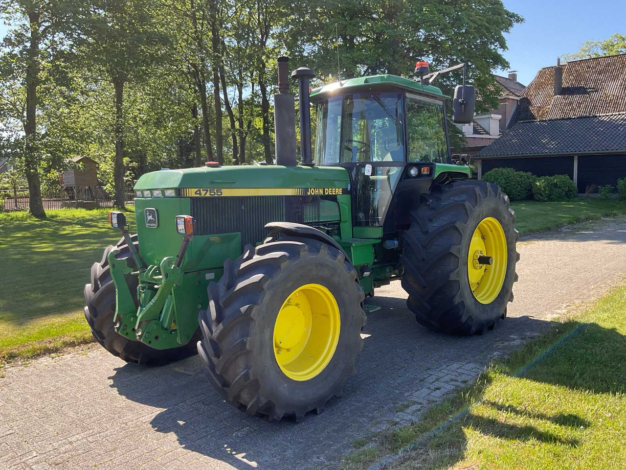 John Deere 4755 - Farm tractor: picture 1 John Deere 4755 - Farm tractor: picture 1