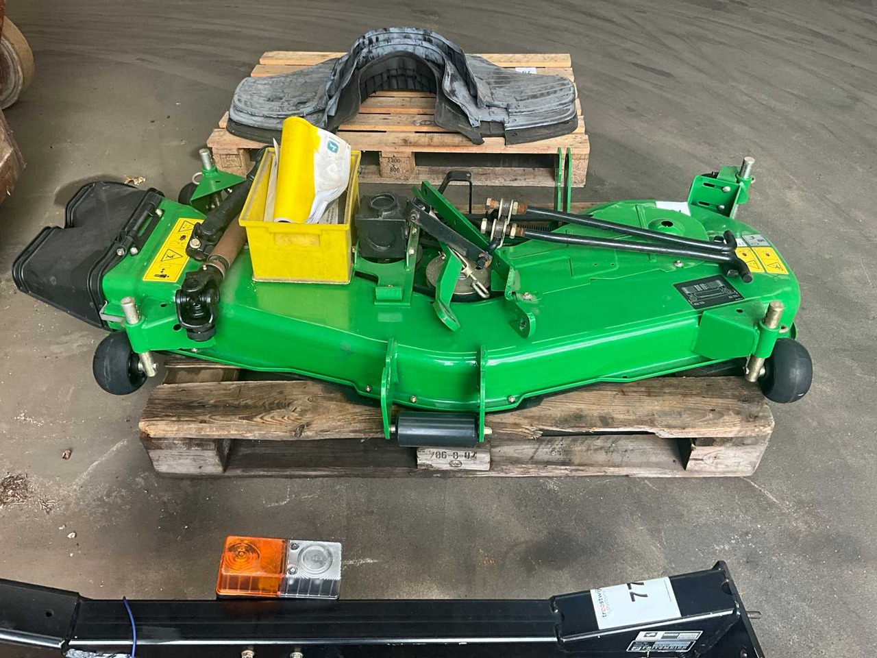 John Deere 54” deck 4110 - Front loader for tractor: picture 5 John Deere 54” deck 4110 - Front loader for tractor: picture 5