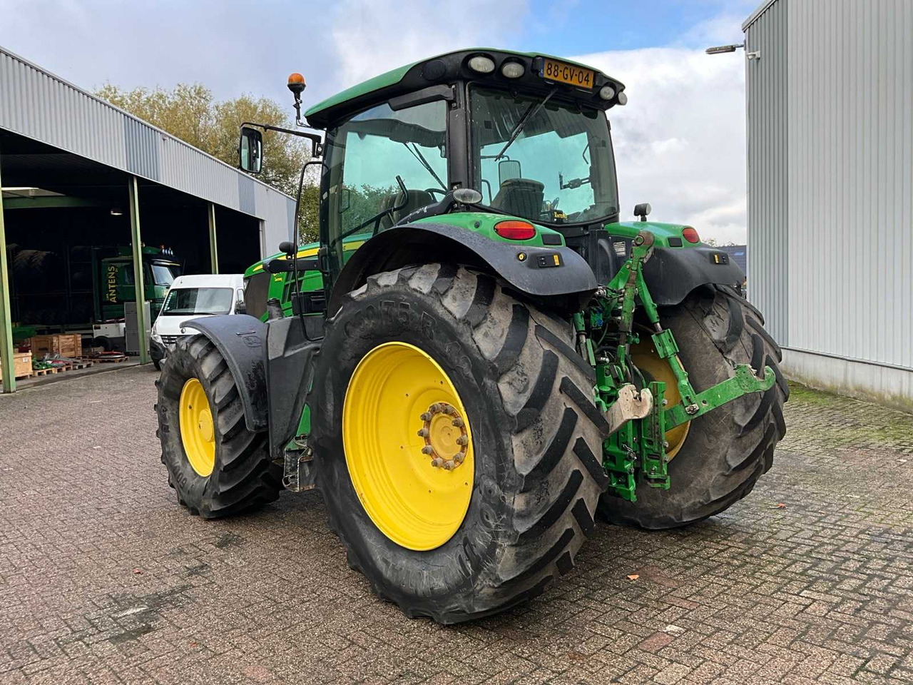 John Deere 6190R - Farm tractor: picture 2 John Deere 6190R - Farm tractor: picture 2