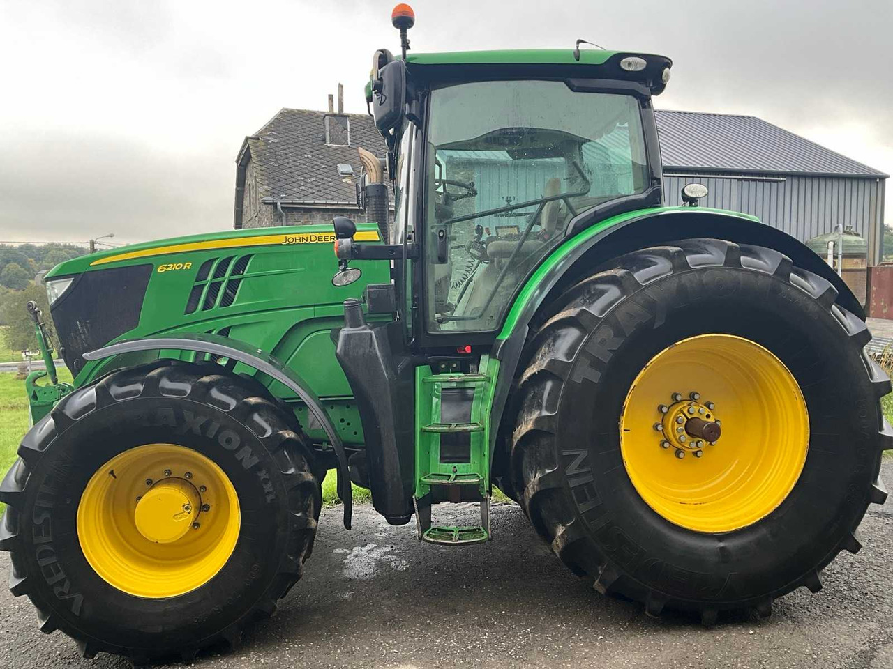 John Deere 6210r - Farm tractor: picture 2 John Deere 6210r - Farm tractor: picture 2