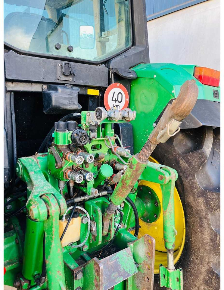 John Deere 6910 - Farm tractor: picture 5 John Deere 6910 - Farm tractor: picture 5