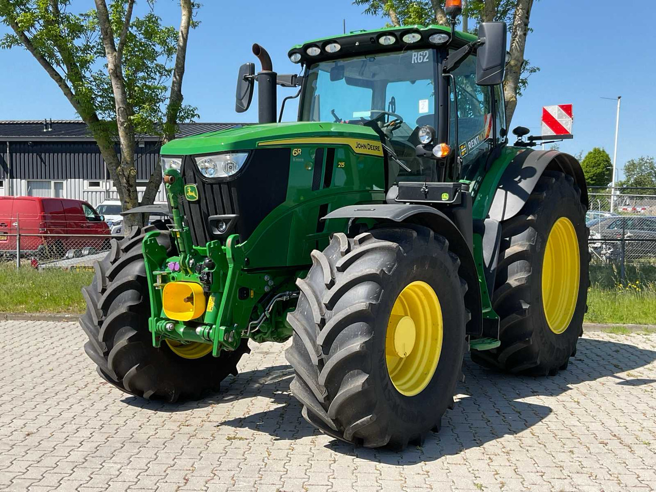 John Deere 6R 215 - Farm tractor: picture 1 John Deere 6R 215 - Farm tractor: picture 1