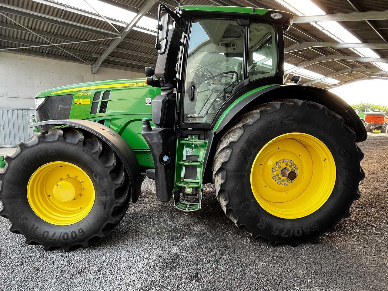 John Deere JOHN DEERE - 6250R - 4-WHEEL DRIVE TRACTOR - 2017 - Farm tractor: picture 1 John Deere JOHN DEERE - 6250R - 4-WHEEL DRIVE TRACTOR - 2017 - Farm tractor: picture 1