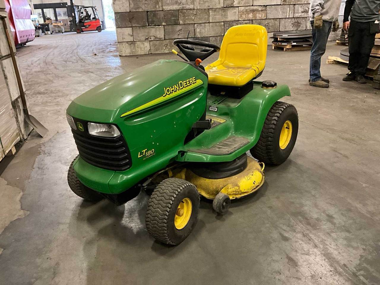 John Deere LT180 automatic - Garden mower: picture 2 John Deere LT180 automatic - Garden mower: picture 2