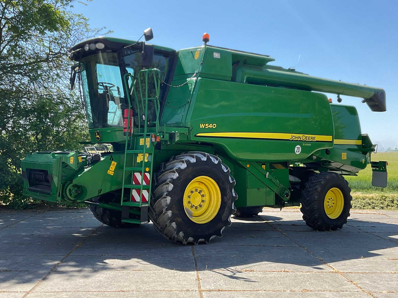 John Deere W540 - Combine harvester: picture 1 John Deere W540 - Combine harvester: picture 1