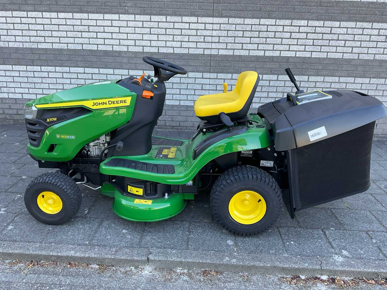 Garden mower John Deere X117R: picture 6