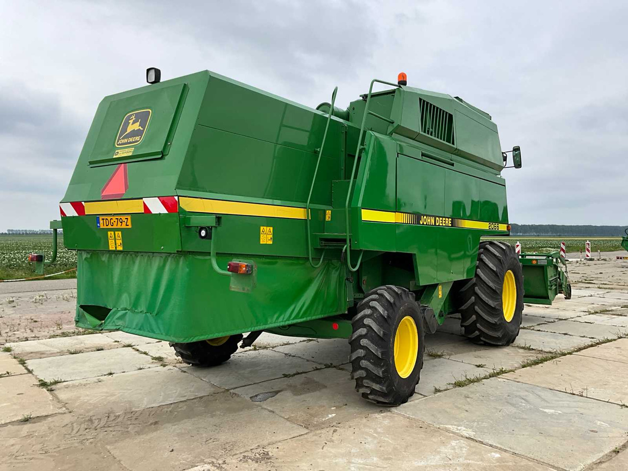 John deere 2066 - Combine harvester: picture 3 John deere 2066 - Combine harvester: picture 3