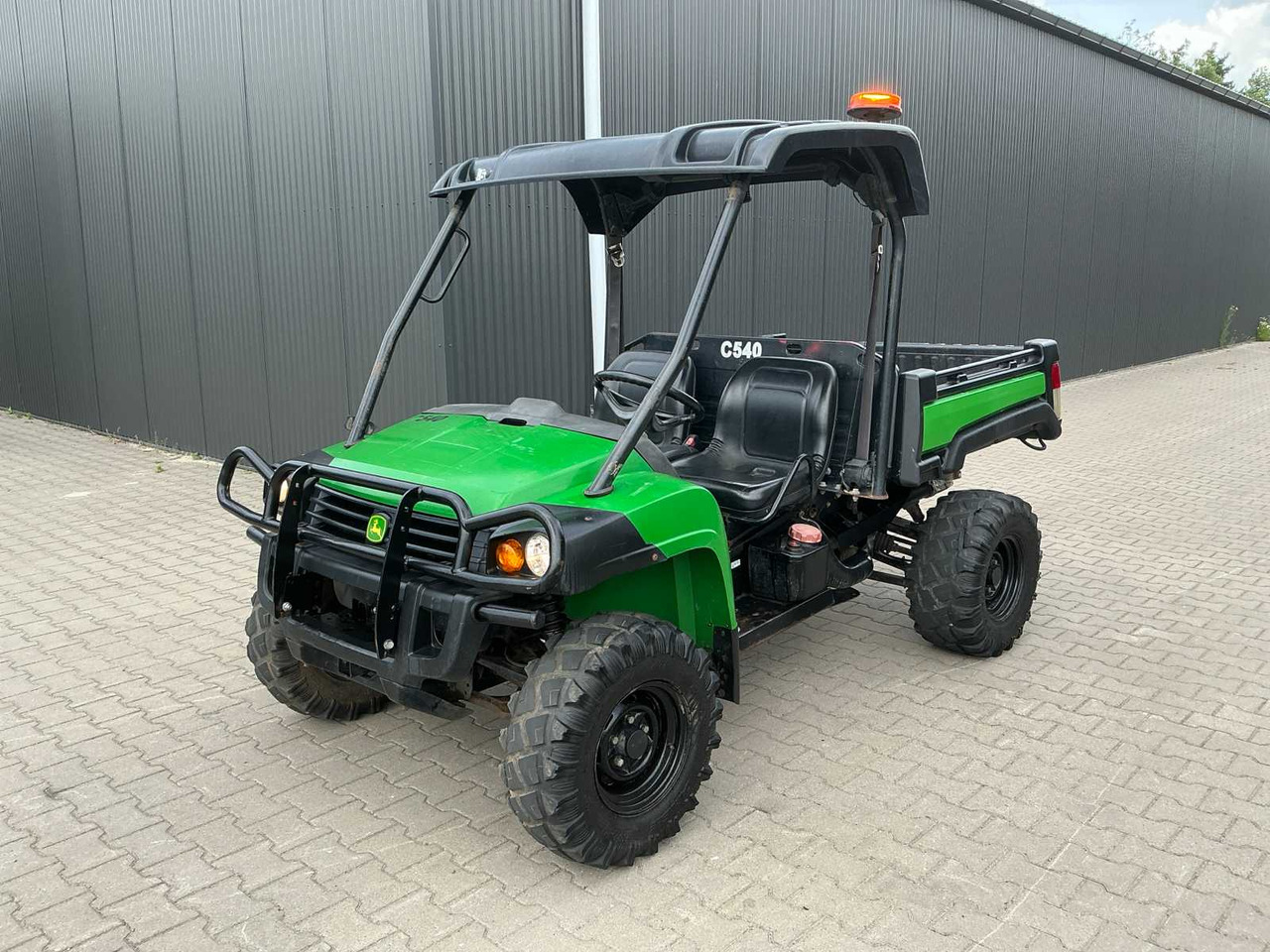 John deere XUV855D - Farm trailer: picture 1 John deere XUV855D - Farm trailer: picture 1