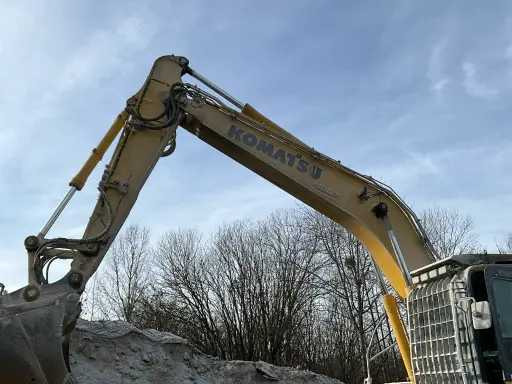 Crawler excavator Komatsu HB215LC: picture 6