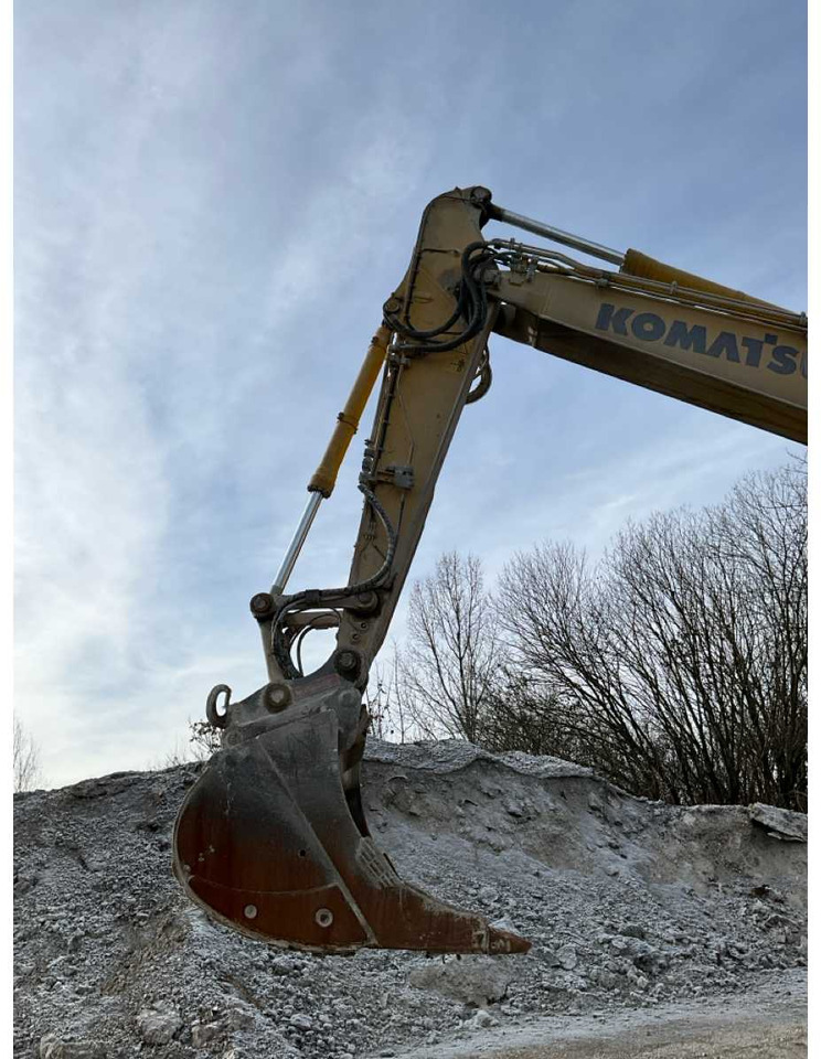 Crawler excavator Komatsu HB215LC: picture 7
