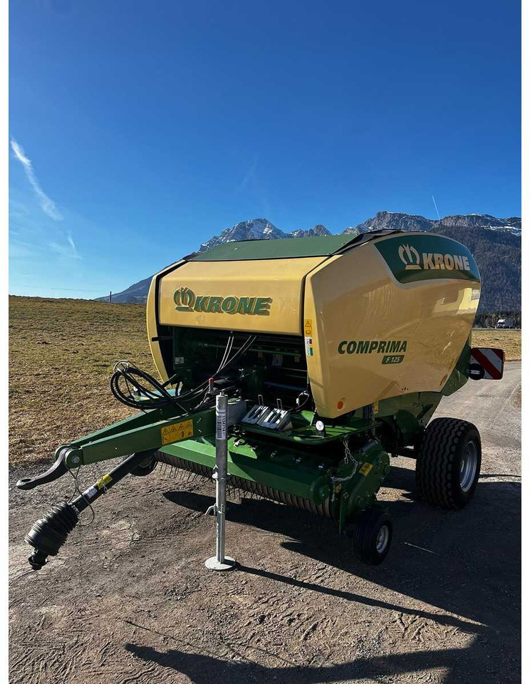 Krone Comprima - Round baler: picture 1 Krone Comprima - Round baler: picture 1
