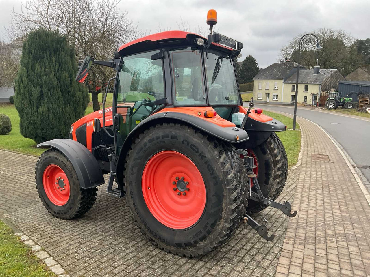 Kubota 2020 KUBOTA M5111 FOUR WHEEL DRIVE FARM TRACTOR - Farm tractor: picture 3 Kubota 2020 KUBOTA M5111 FOUR WHEEL DRIVE FARM TRACTOR - Farm tractor: picture 3