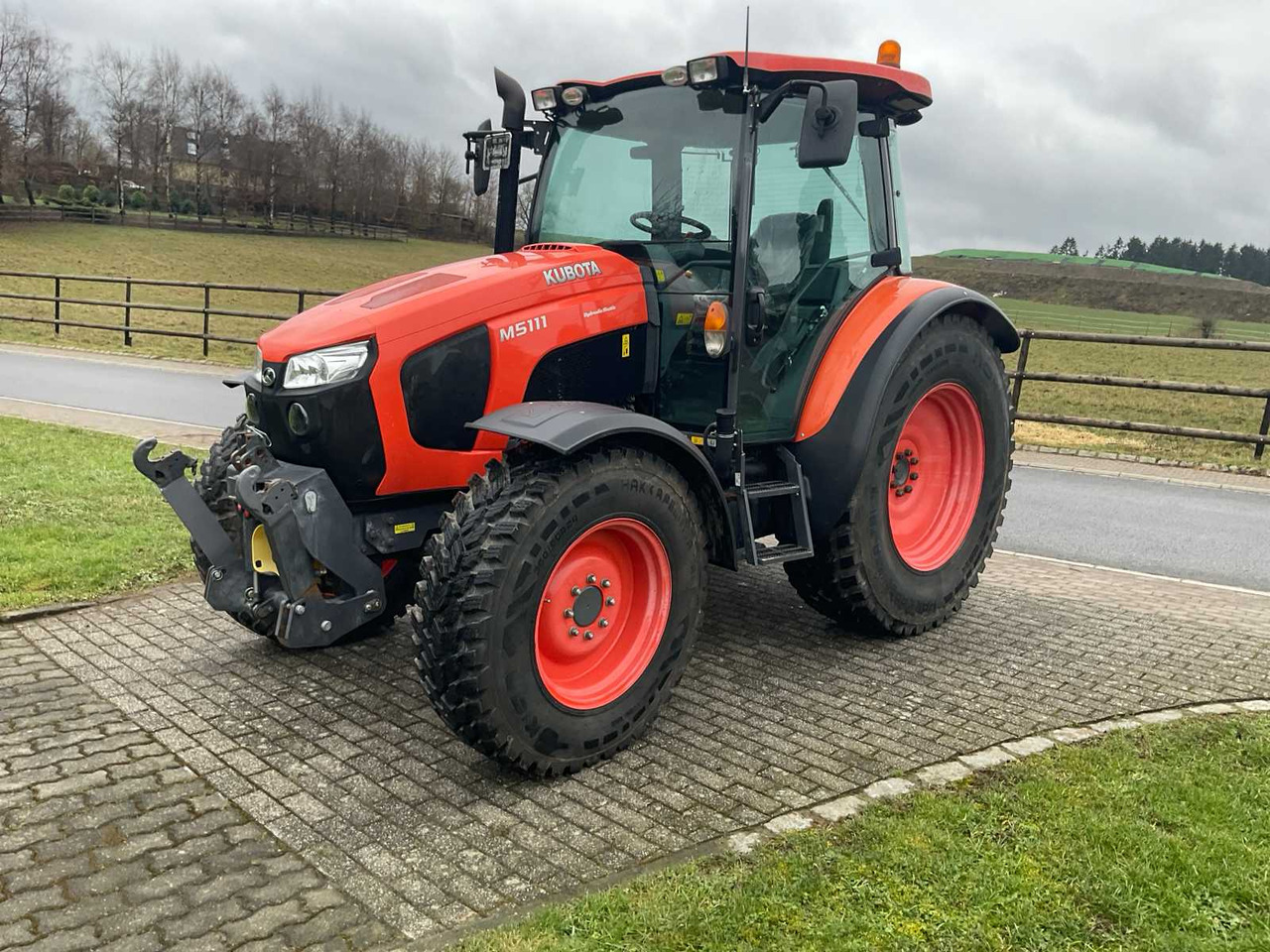 Kubota 2020 KUBOTA M5111 FOUR WHEEL DRIVE FARM TRACTOR - Farm tractor: picture 1 Kubota 2020 KUBOTA M5111 FOUR WHEEL DRIVE FARM TRACTOR - Farm tractor: picture 1