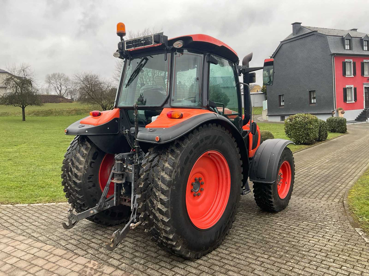 Kubota 2020 KUBOTA M5111 FOUR WHEEL DRIVE FARM TRACTOR - Farm tractor: picture 5 Kubota 2020 KUBOTA M5111 FOUR WHEEL DRIVE FARM TRACTOR - Farm tractor: picture 5