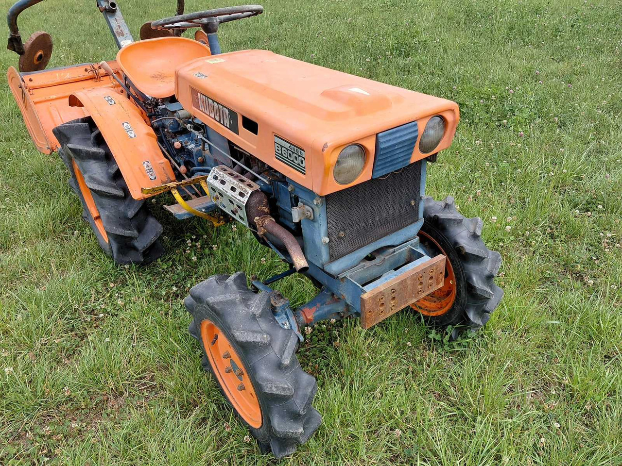 Kubota B6000 - Compact tractor: picture 2 Kubota B6000 - Compact tractor: picture 2